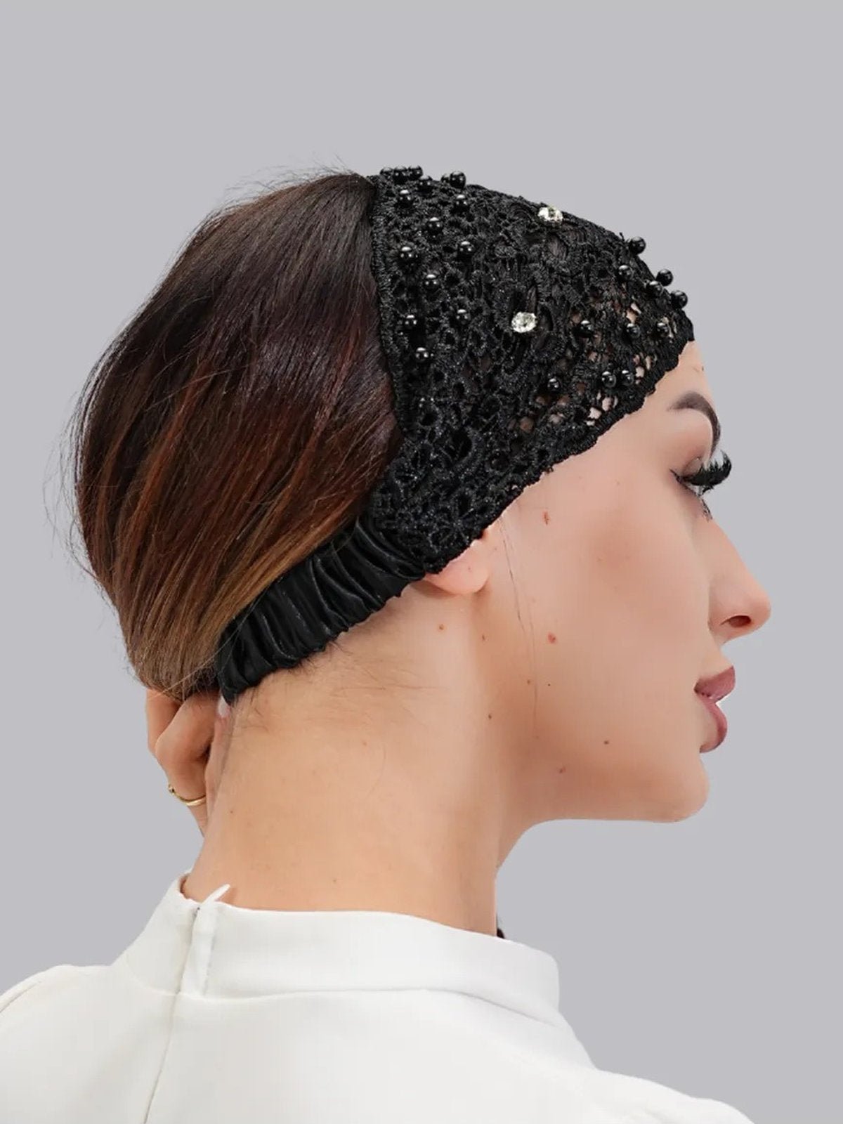 Bandeau dentelle perles, bandeau large élastique femme, serre - tête chic soirée, accessoire cheveux féminin, bandeau mode confortable, modèle Magesta - Bandeau pour cheveux - Noir