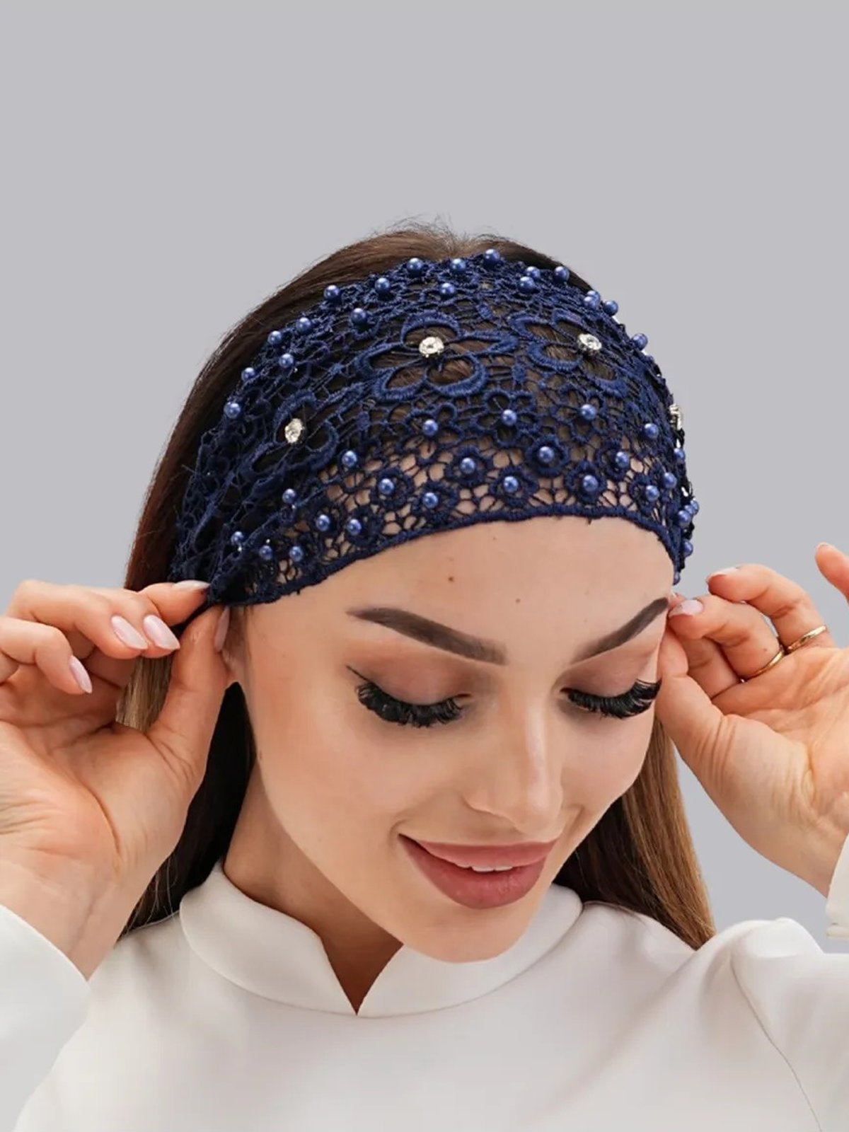 Bandeau dentelle perles, bandeau large élastique femme, serre - tête chic soirée, accessoire cheveux féminin, bandeau mode confortable, modèle Magesta - Bandeau pour cheveux - Bleu