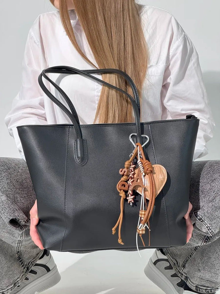 Bijou de sac cœur croco, tour Eiffel, pampilles tressées, breloques étoile, mousqueton cœur, modèle Viana - Bijoux de sac - Marron