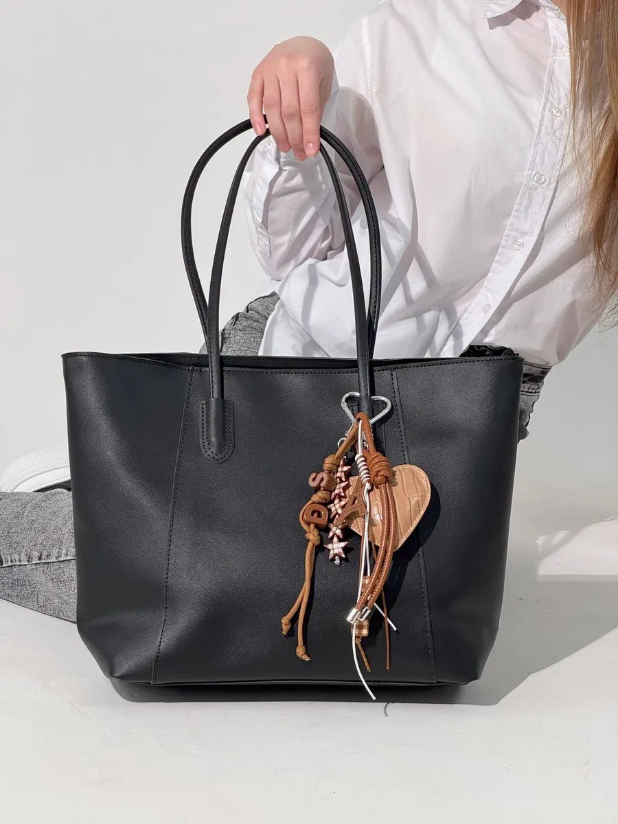 Bijou de sac cœur croco, tour Eiffel, pampilles tressées, breloques étoile, mousqueton cœur, modèle Viana - Bijoux de sac - Marron