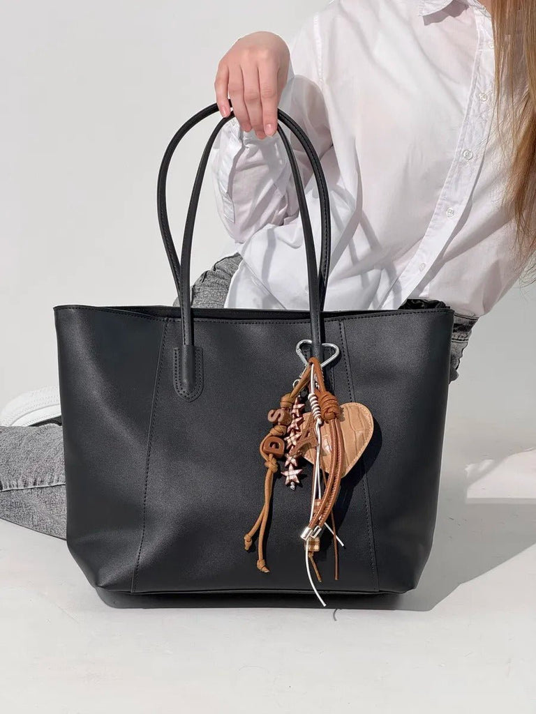 Bijou de sac cœur croco, tour Eiffel, pampilles tressées, breloques étoile, mousqueton cœur, modèle Viana - Bijoux de sac - Marron