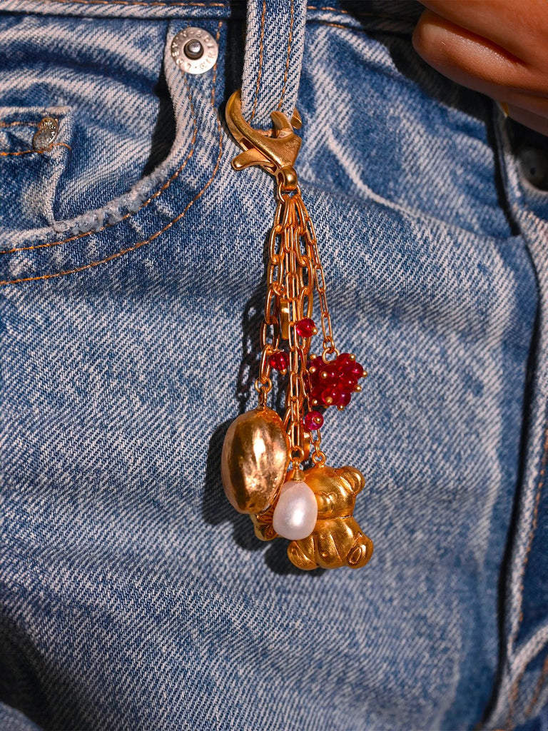Bijou de sac doré, porte - clés gourmette, breloques cœur, perle, ourson, grappe rose, modèle Yorine - charms - Or