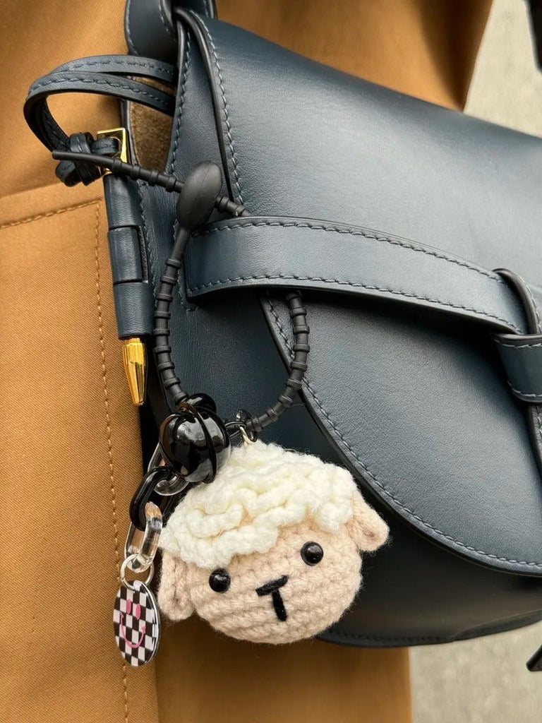 Bijou de sac mouton crochet, porte - clés mignon, accessoire sac original, peluche crochet porte - clé, breloque fantaisie kawaii, modèle Ézènne - Bijoux de sac - Blanc