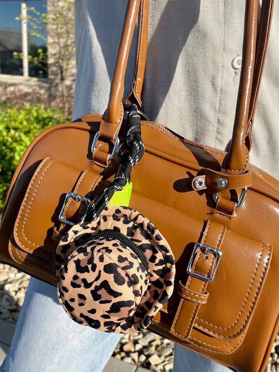 Bijou de sac panama léopard, porte - clés tendance, accessoire Y2K, breloque sac, pochette zippée, modèle Peachy - Bijoux de sac - Beige