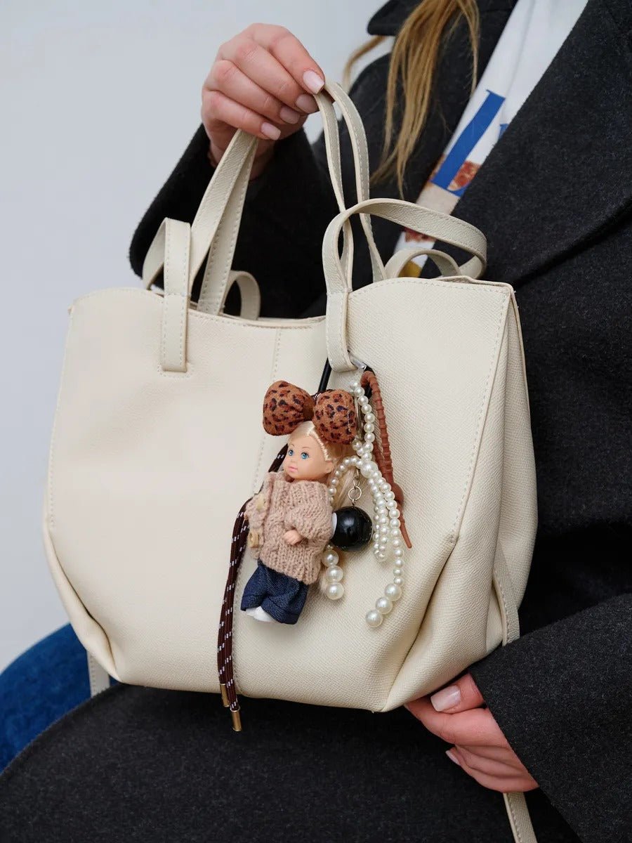 Bijou de sac poupée, porte - clés perles, accessoire fantaisie, ruban léopard, mini peluche, modèle Enastie - Beige