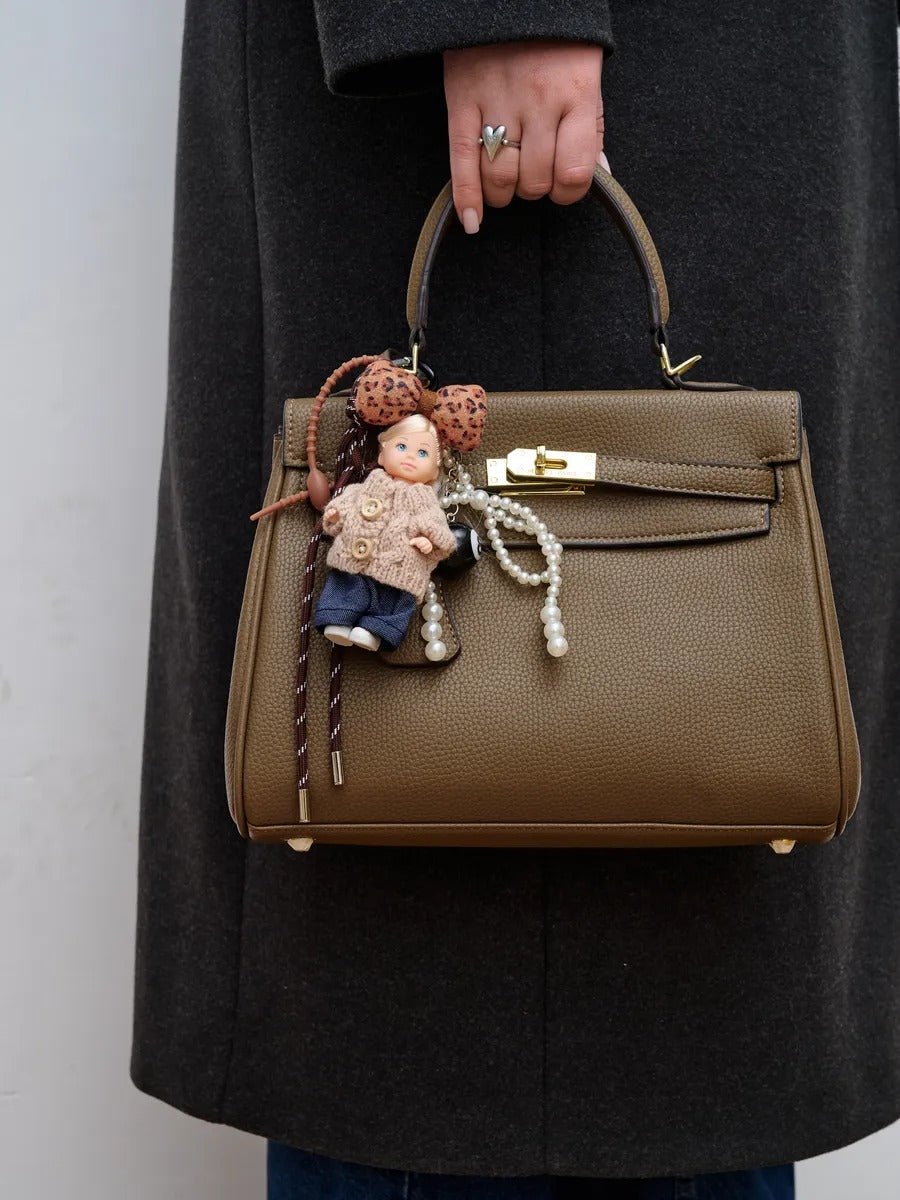 Bijou de sac poupée, porte - clés perles, accessoire fantaisie, ruban léopard, mini peluche, modèle Enastie - Beige