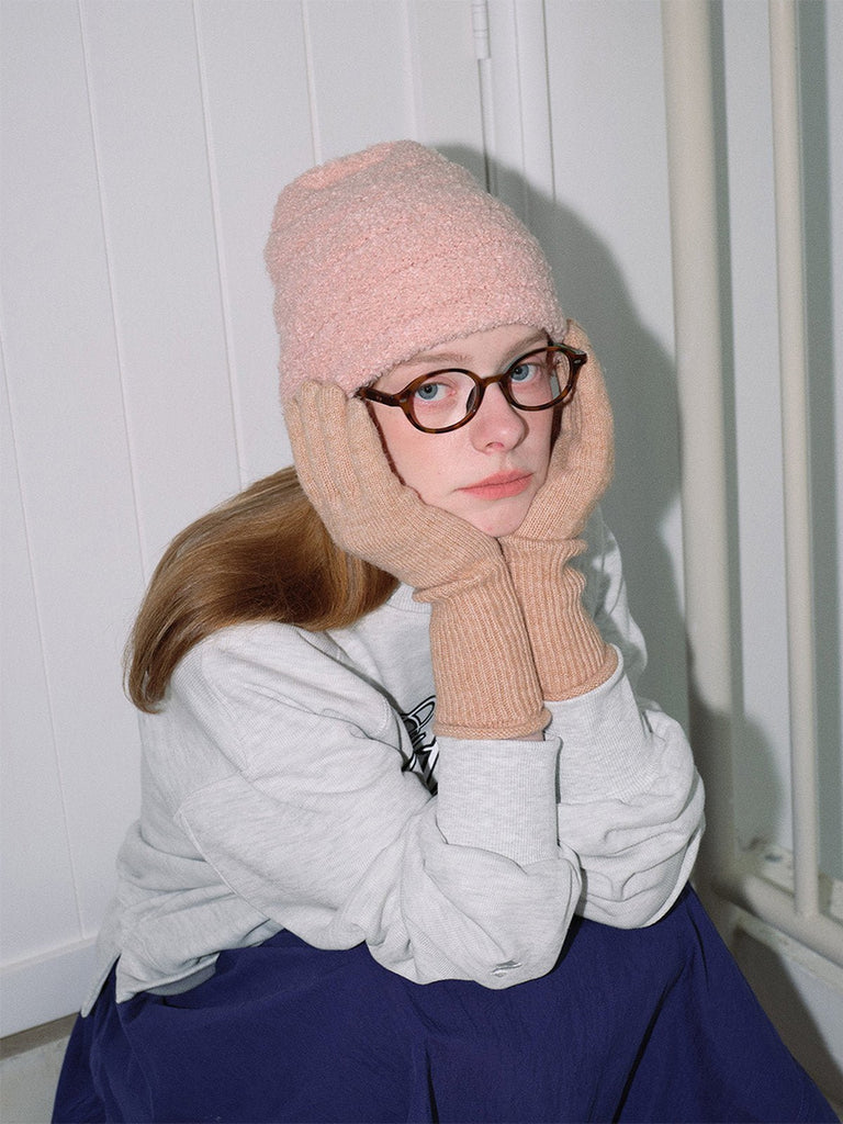 Bonnet chaud femme hiver, accessoire maille texturée, laine bouclette confortable, couvre - chef doux et ample, style unisexe tendance, look streetwear hiver, modèle Bernie - Bonnets - Rose