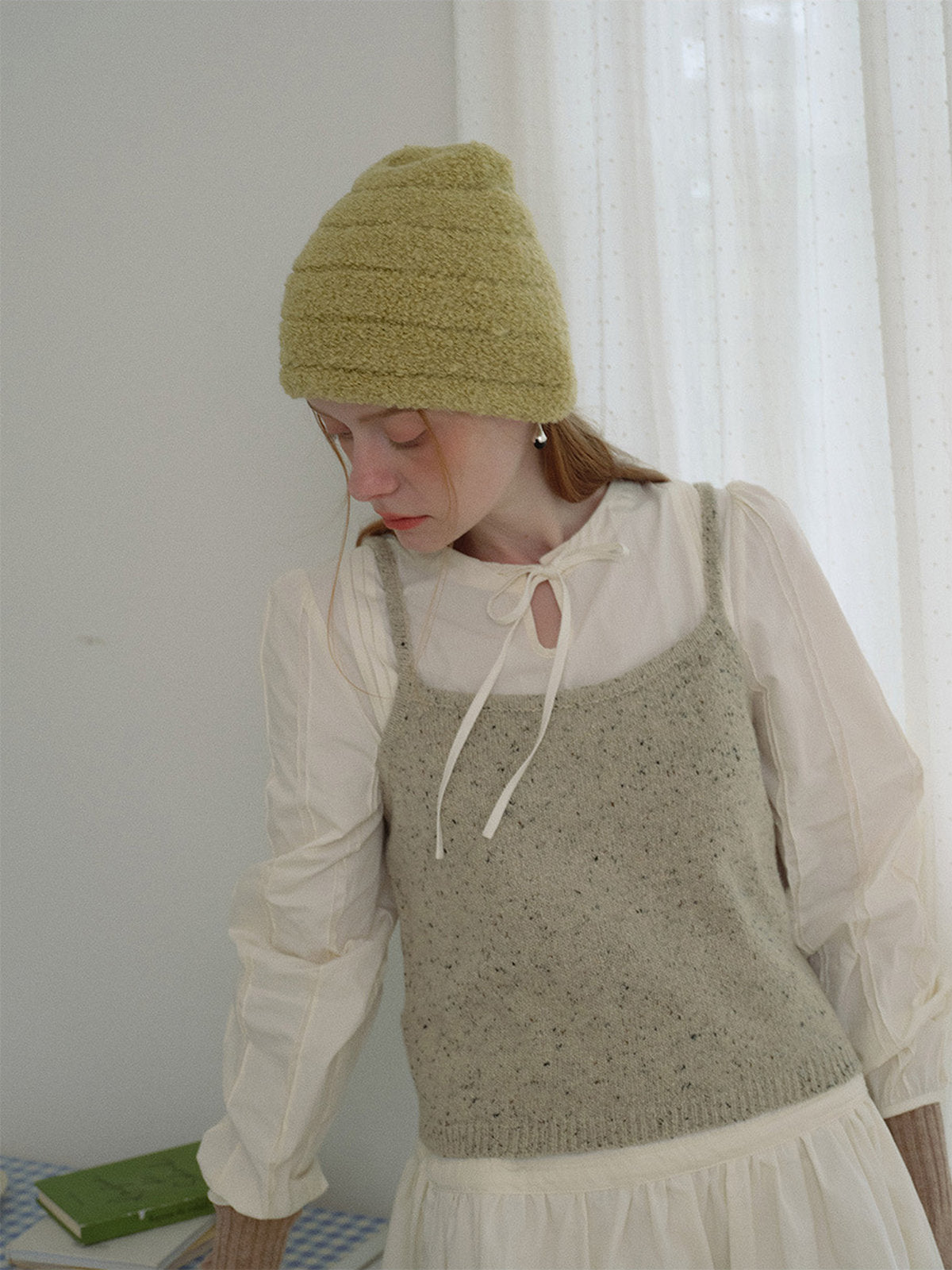Bonnet chaud femme hiver, accessoire maille texturée, laine bouclette confortable, couvre - chef doux et ample, style unisexe tendance, look streetwear hiver, modèle Bernie - Bonnets - Vert