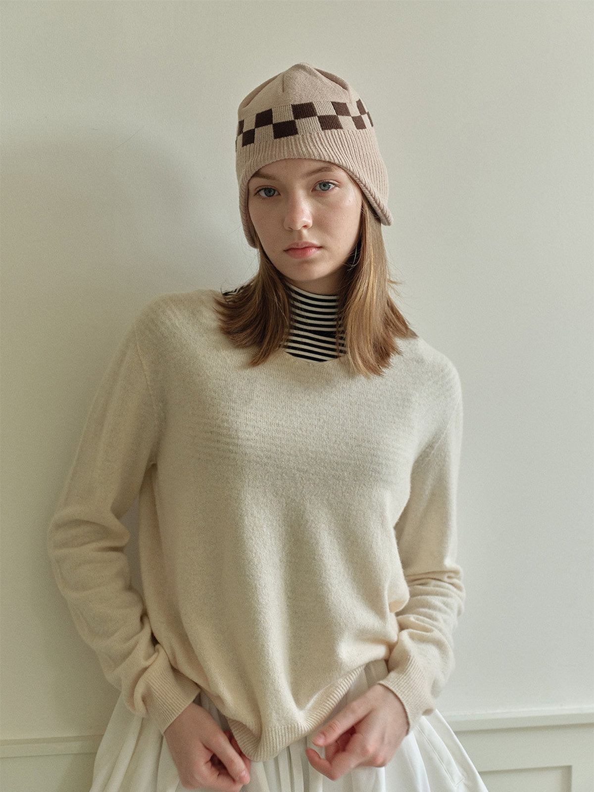 Bonnet chaud hiver, protège oreilles maille damier, bonnet femme visage fin, bonnet tricot doux, bonnet extensible hiver, modèle Monie - Bonnets - Beige