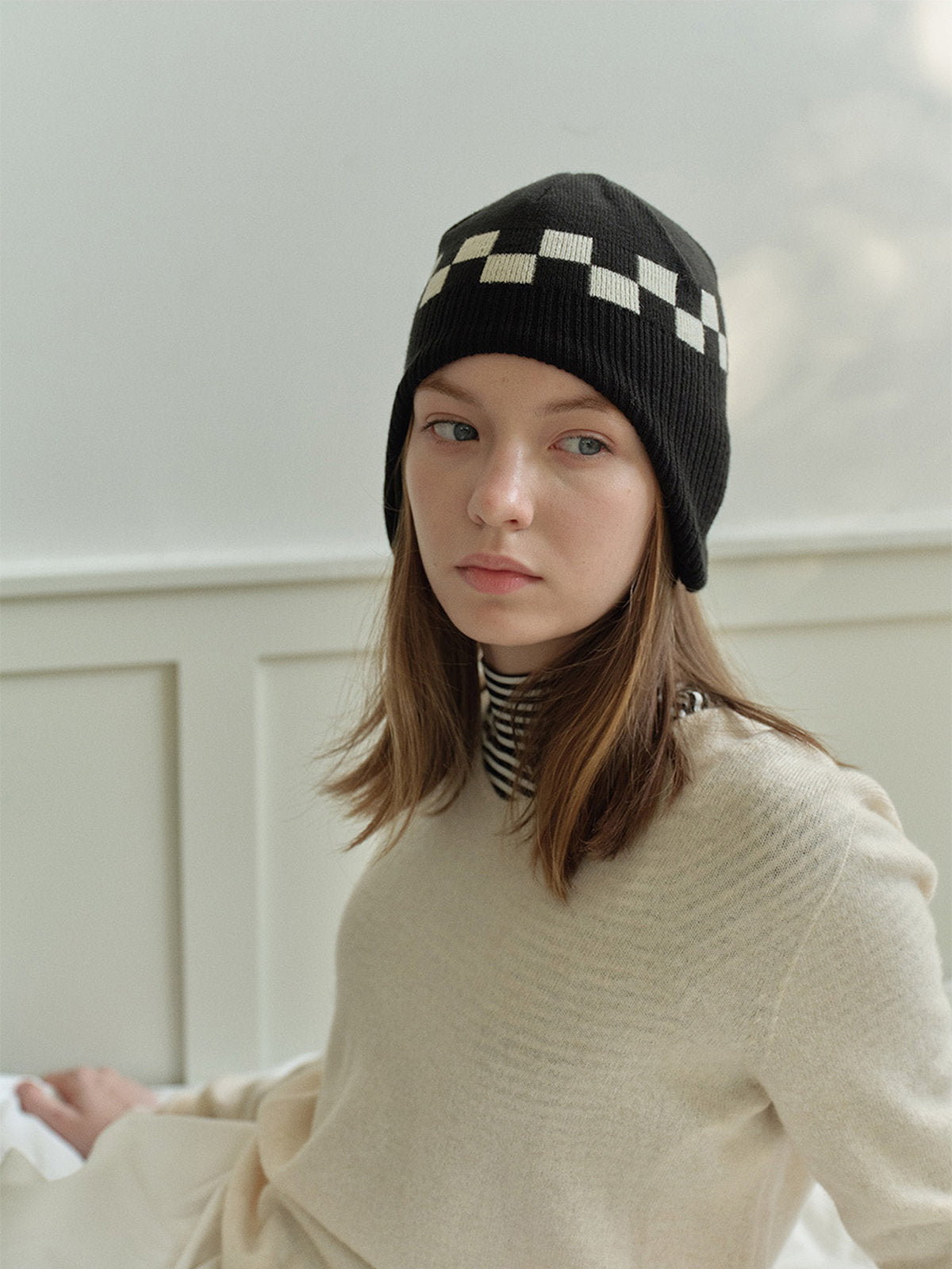 Bonnet chaud hiver, protège oreilles maille damier, bonnet femme visage fin, bonnet tricot doux, bonnet extensible hiver, modèle Monie - Bonnets - Noir