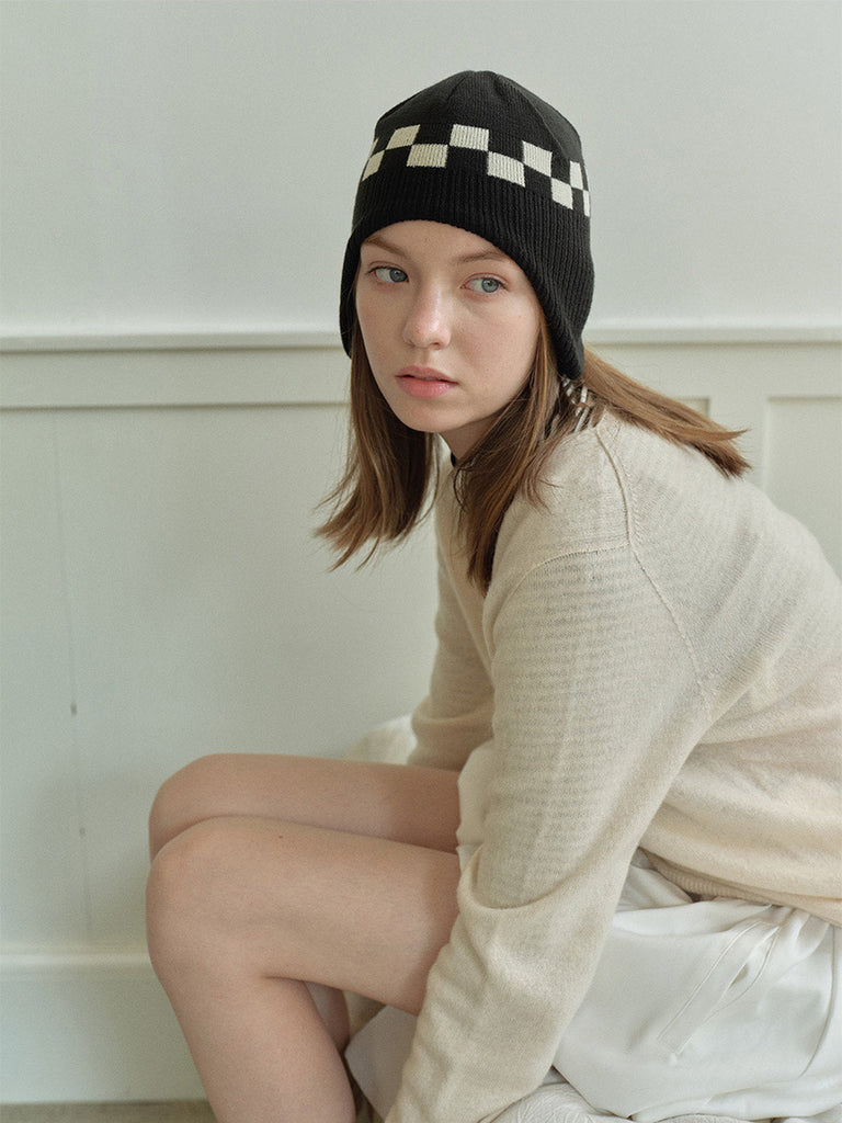Bonnet chaud hiver, protège oreilles maille damier, bonnet femme visage fin, bonnet tricot doux, bonnet extensible hiver, modèle Monie - Bonnets - Noir