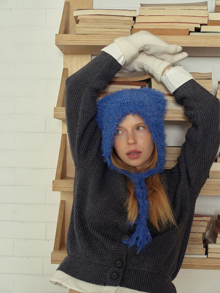 Bonnet d'hiver chaud, accessoire ourson en maille, style doux à pompons, couvre - oreilles fantaisie, bonnet à liens tressés, toucher duveteux, modèle Kogra - Bonnets - Bleu