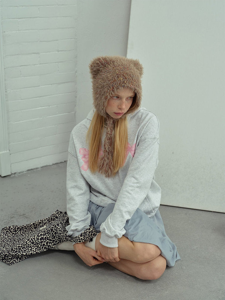 Bonnet d'hiver chaud, accessoire ourson en maille, style doux à pompons, couvre - oreilles fantaisie, bonnet à liens tressés, toucher duveteux, modèle Kogra - Bonnets - Beige