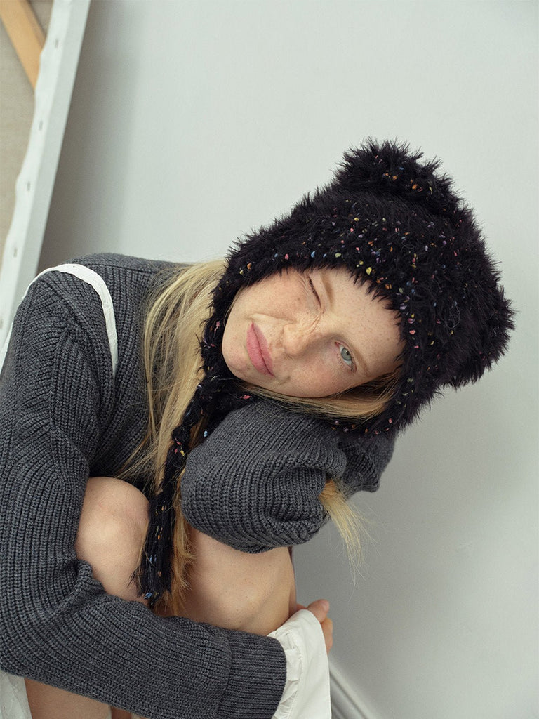 Bonnet d'hiver chaud, accessoire ourson en maille, style doux à pompons, couvre - oreilles fantaisie, bonnet à liens tressés, toucher duveteux, modèle Kogra - Bonnets - Noir