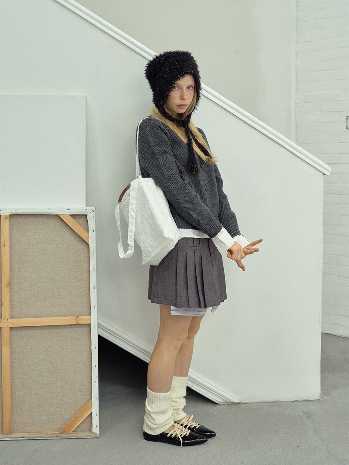 Bonnet d'hiver chaud, accessoire ourson en maille, style doux à pompons, couvre - oreilles fantaisie, bonnet à liens tressés, toucher duveteux, modèle Kogra - Bonnets - Noir