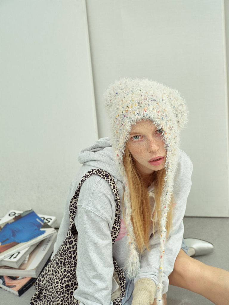 Bonnet d'hiver chaud, accessoire ourson en maille, style doux à pompons, couvre - oreilles fantaisie, bonnet à liens tressés, toucher duveteux, modèle Kogra - Bonnets - Gris