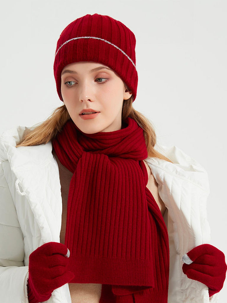 Bonnet en laine chaude, maille côtelée unisexe, revers extensible et confortable, touche de couleur contrastée, douceur naturelle pour l’hiver, modèle Kinsy - Bonnets - Bordeaux