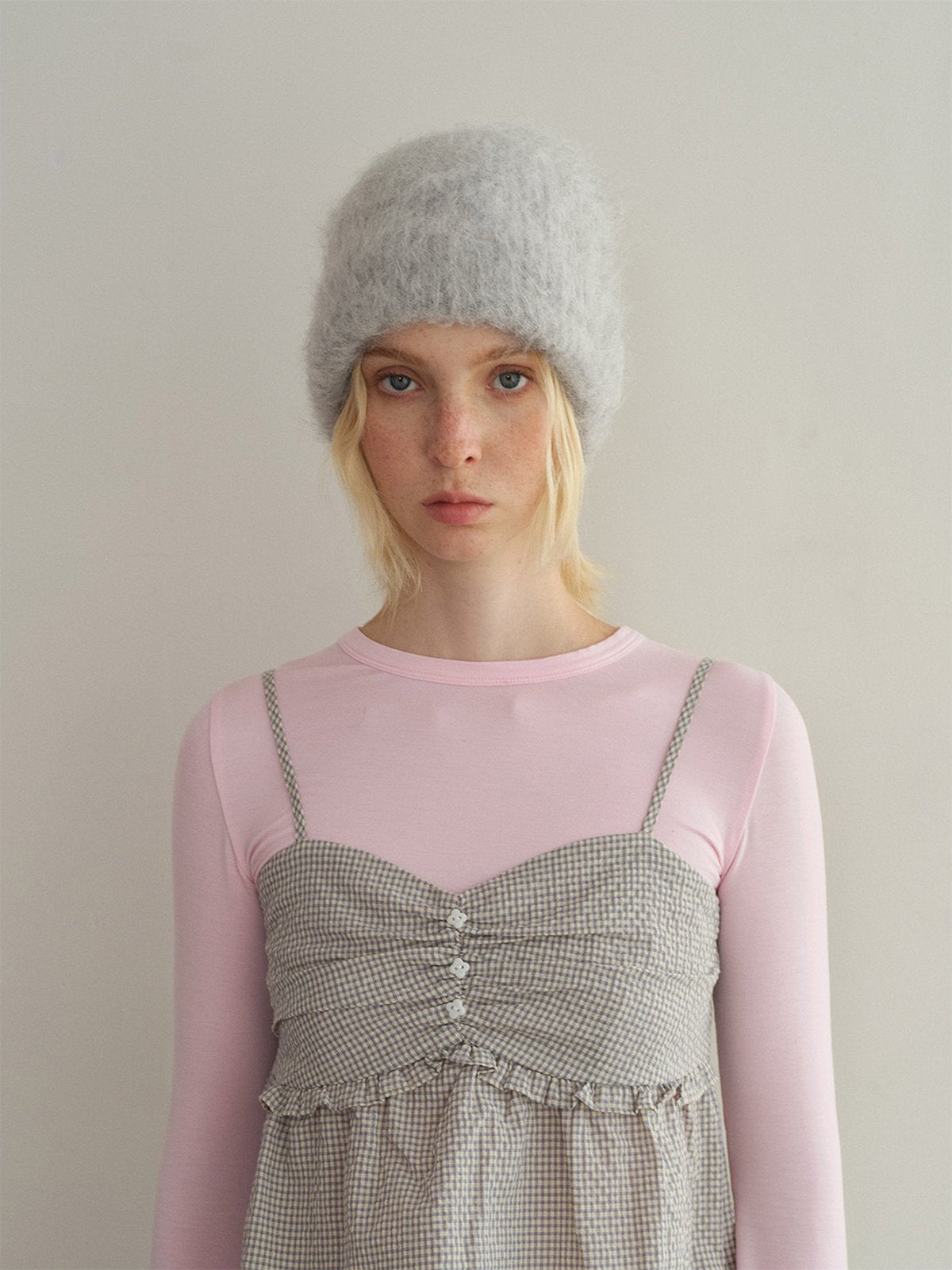 Bonnet en laine mohair d'alpaga duveteux, toucher doux et chaud, look épuré et moderne, couleur unie ou contrastée, parfait pour l’hiver, modèle Skia - Bonnets - Gris
