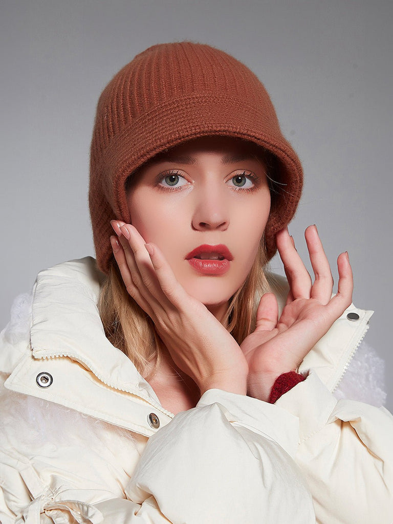 Bonnet en pur laine pour femme, forme cloche moderne, maille côtelée chaude, style casual chic, hiver doux et confortable, style bob, modèle Alix - Bonnets - Marron