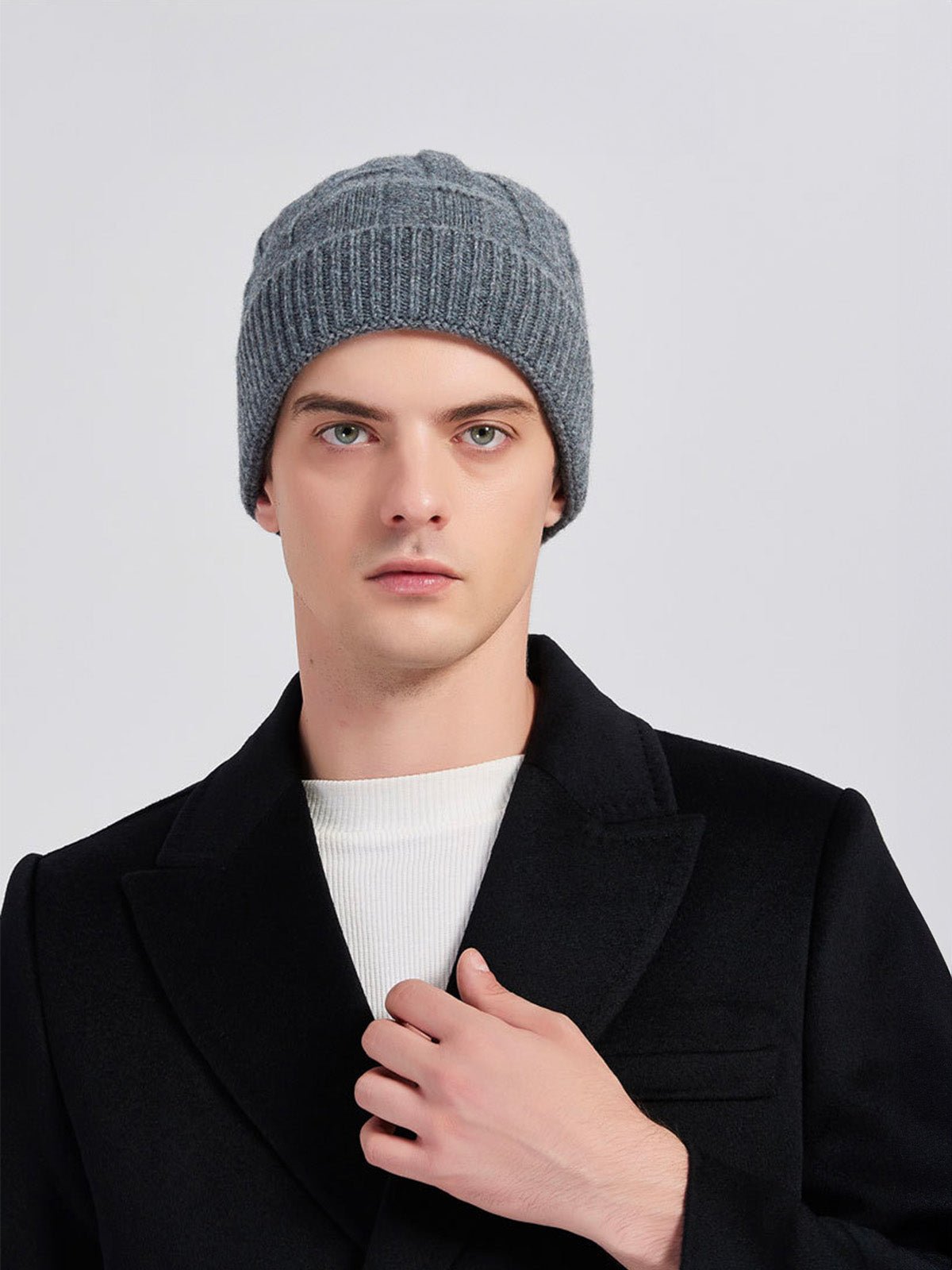 Bonnet en pure laine homme et femme, maille épaisse chaude, design géométrique, toucher doux, bonnet extensible hiver, coupe ajustée confort, modèle Dane - Bonnets - Gris