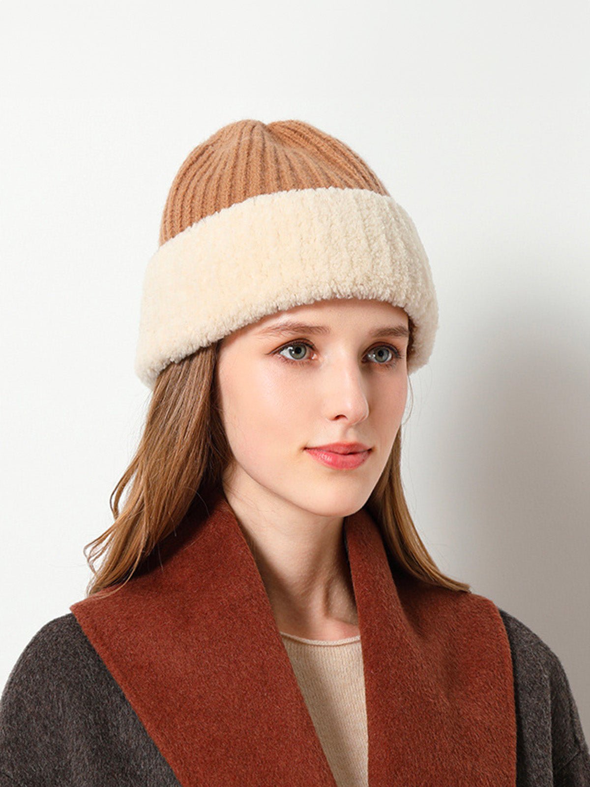 Bonnet en pure laine, tricot côtelé, doublure chaude, pour femme, hiver, style moderne, fluffy, modèle Ambre - Bonnets - Marron