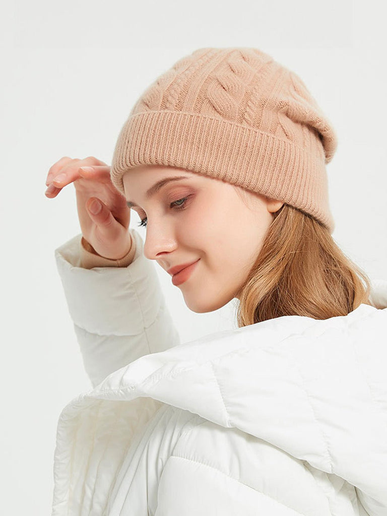 Bonnet femme hiver en pure laine, tricot torsadé, coupe chaude, style minimal, mode urbaine, modèle Ulia - Bonnets - Beige