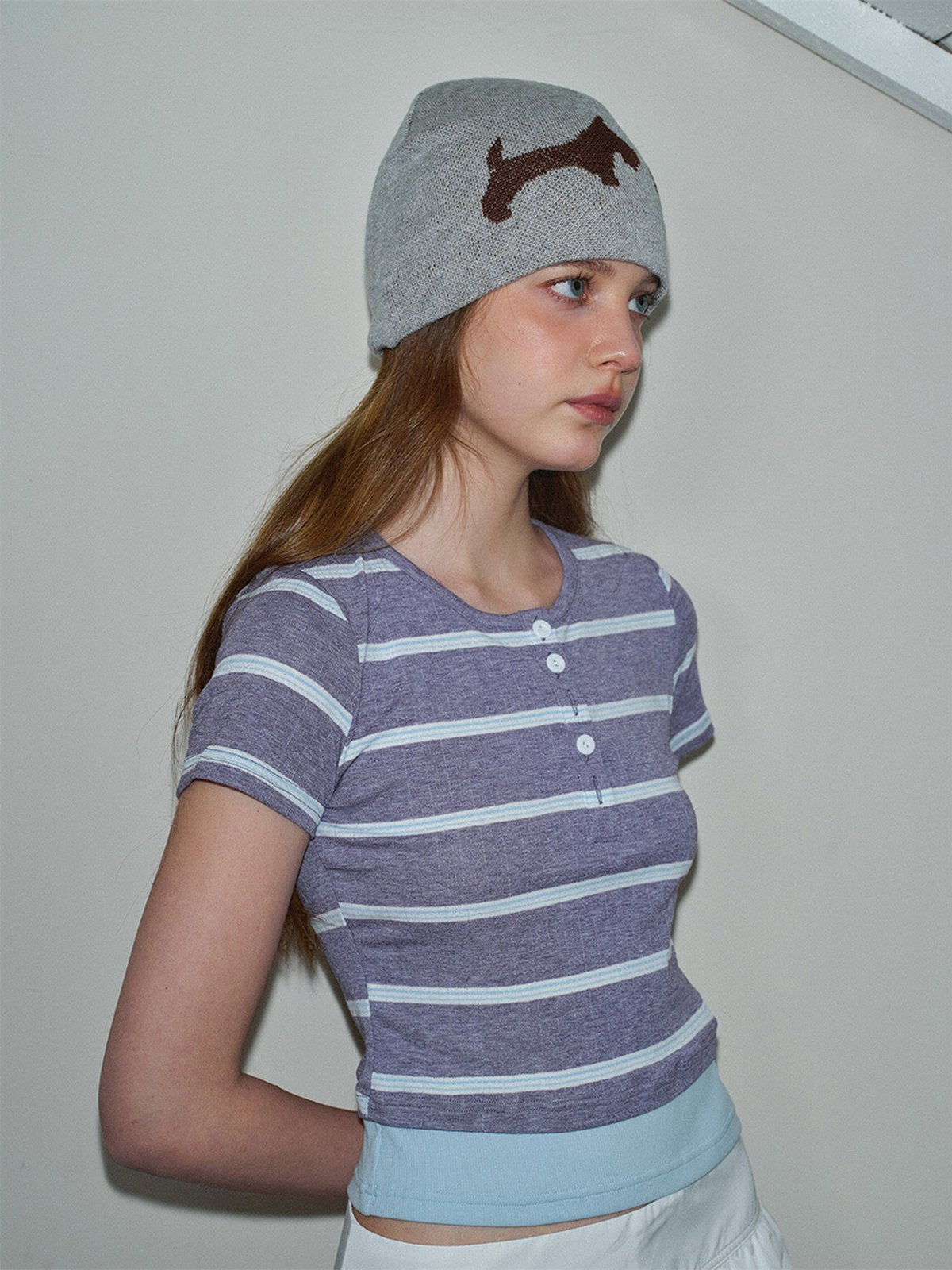 Bonnet gris femme hiver, maille douce, motifs chien et cœur léopard, style streetwear, coupe arrondie, tricoté chaud, accessoire tendance, modèle Kéa - Bonnets - Gris