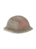 Bonnet laine mélangée femme, forme cloche, tricoté main, style vintage, bord à franges bouclées, doux et chaud, hiver 2024, look rétro, design unique, mixte et original, modèle Pyrma