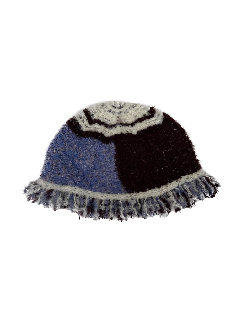 Berretto in lana mista da donna, forma cloche, lavorato a mano, stile vintage, bordo con frange arricciate, morbido e caldo, inverno 2024, look rétro, design unico, modello unisex e originale, modello Pyrma