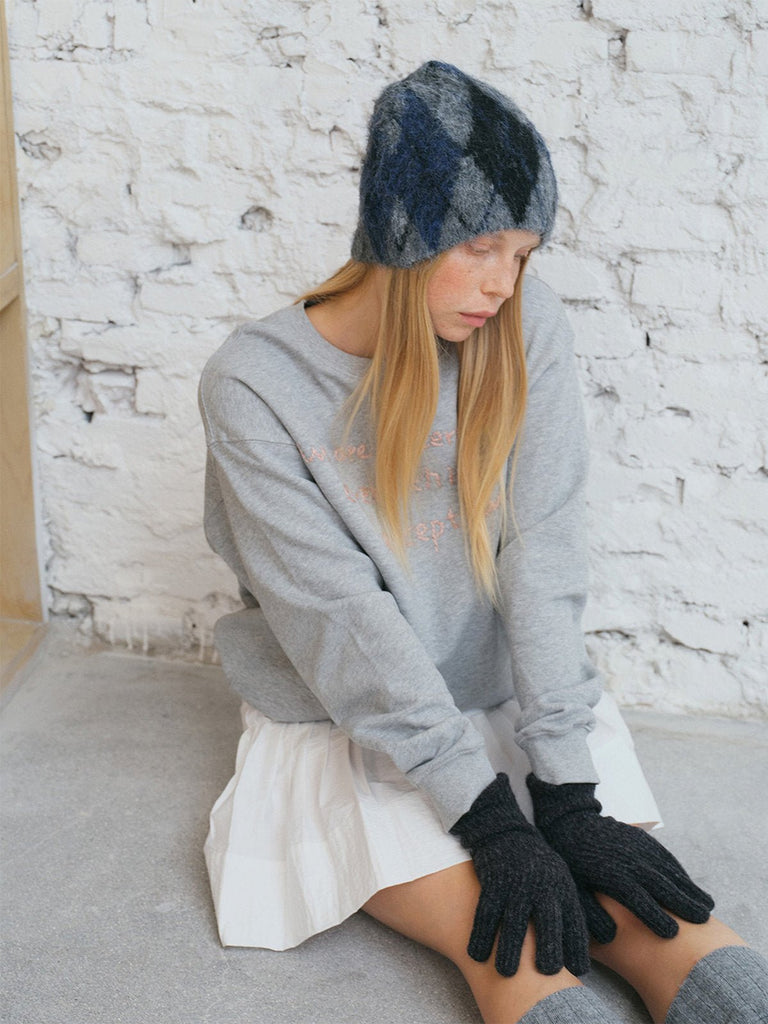 Bonnet maille losange doux, accessoire laine hiver femme, couvre chef tricoté chaud, sans bord mixte, bonnet style rétro graphique, bonnet streetwear moelleux, modèle Dias - Bonnets - Gris