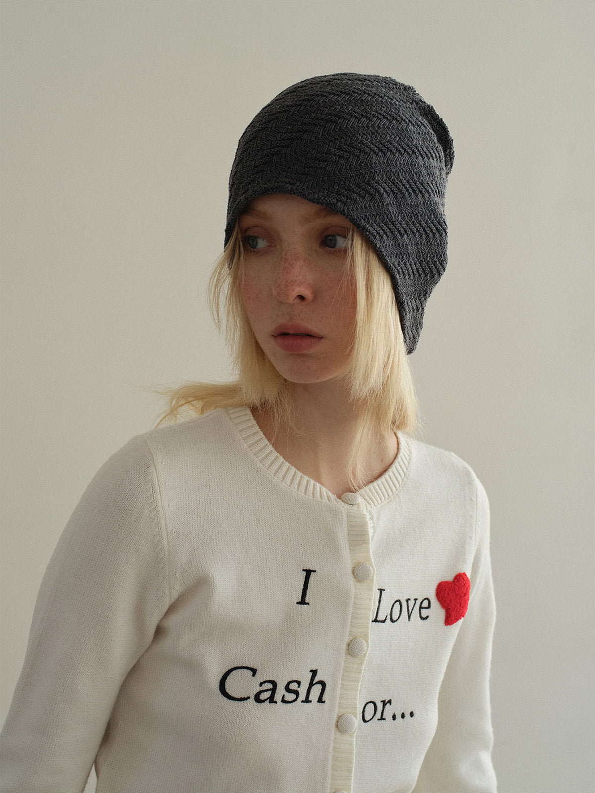 Bonnet tricoté chaud, design côtelé unisexe, coupe ample confortable, style streetwear hivernal, bonnet coton acrylique doux, bonnet sans bord structuré oversize, modèle Ova - Bonnets - Gris