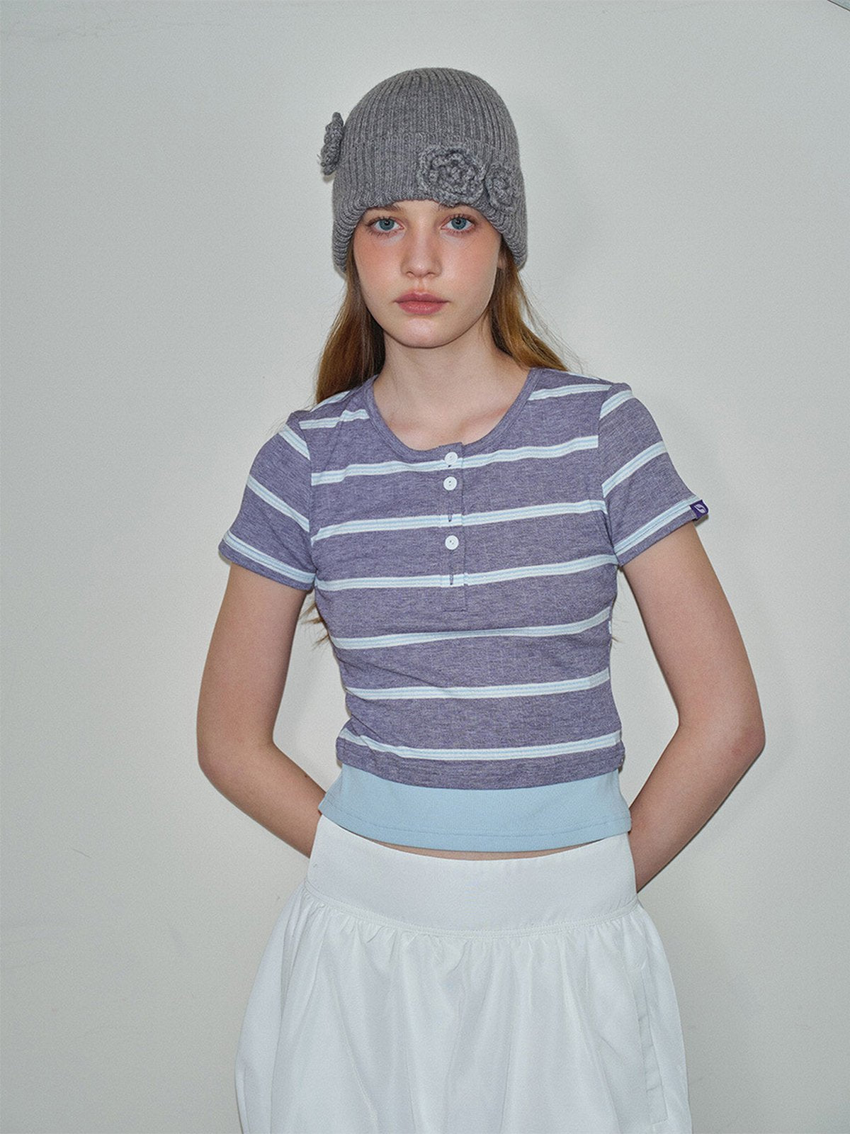 Bonnet tricoté hiver femme, à fleur crochetée, bonnet doux chaud, bonnet street style, bonnet fille tendance, modèle Gardénia - Bonnets - Gris