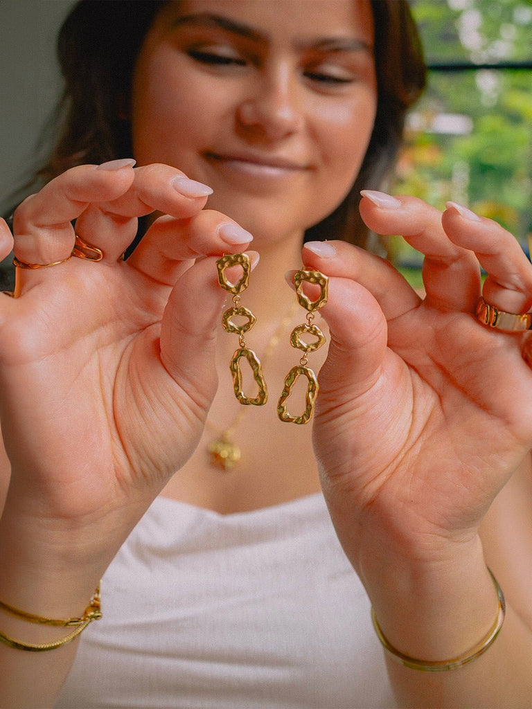 Boucles d’oreilles longues, dorées, acier inoxydable, design géométrique, martelées, modèle Rouna - Bague - Or
