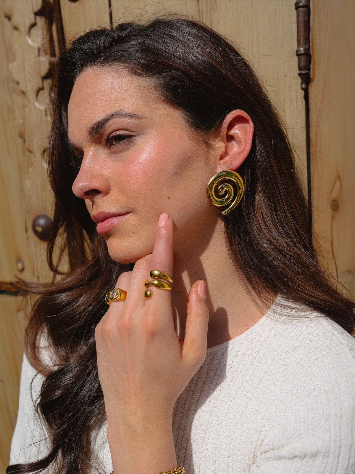 Boucles d'oreilles spirale, design géométrique, dorées, acier inoxydable, grandes boucles, style moderne, modèle Selma - Boucles d'oreilles - Or