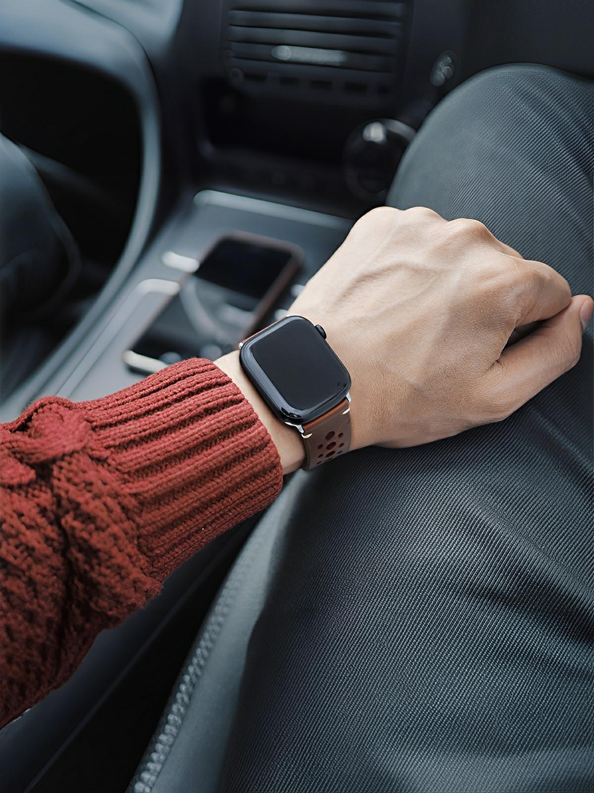 Bracelet Apple Watch cuir vintage, design perforé, boucle classique, modèle Lior - Bracelet Apple Watch - Marron 38 à 42mm