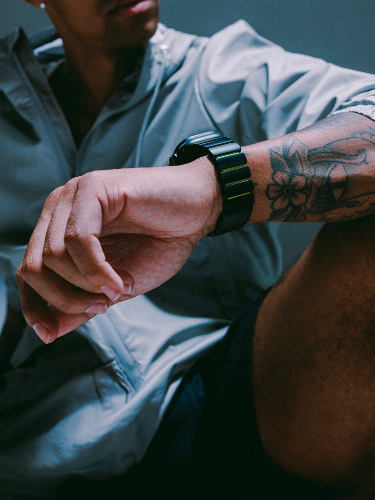 Bracelet Apple Watch Ultra Premium, en Titane Grade 4, fermeture magnétique N52, intérieur FKM, design sportif premium, look prestigieux, modèle Salvador - Bracelet Apple Watch - Noir et vert 44 à 49 mm