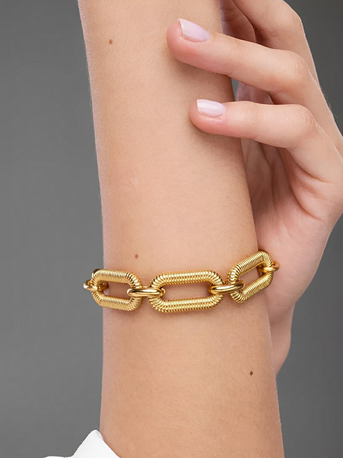 Bracelet chaîne cubaine, acier doré, fermoir mousqueton, style minimaliste, look oversize, modèle Celia - Bracelet - Or