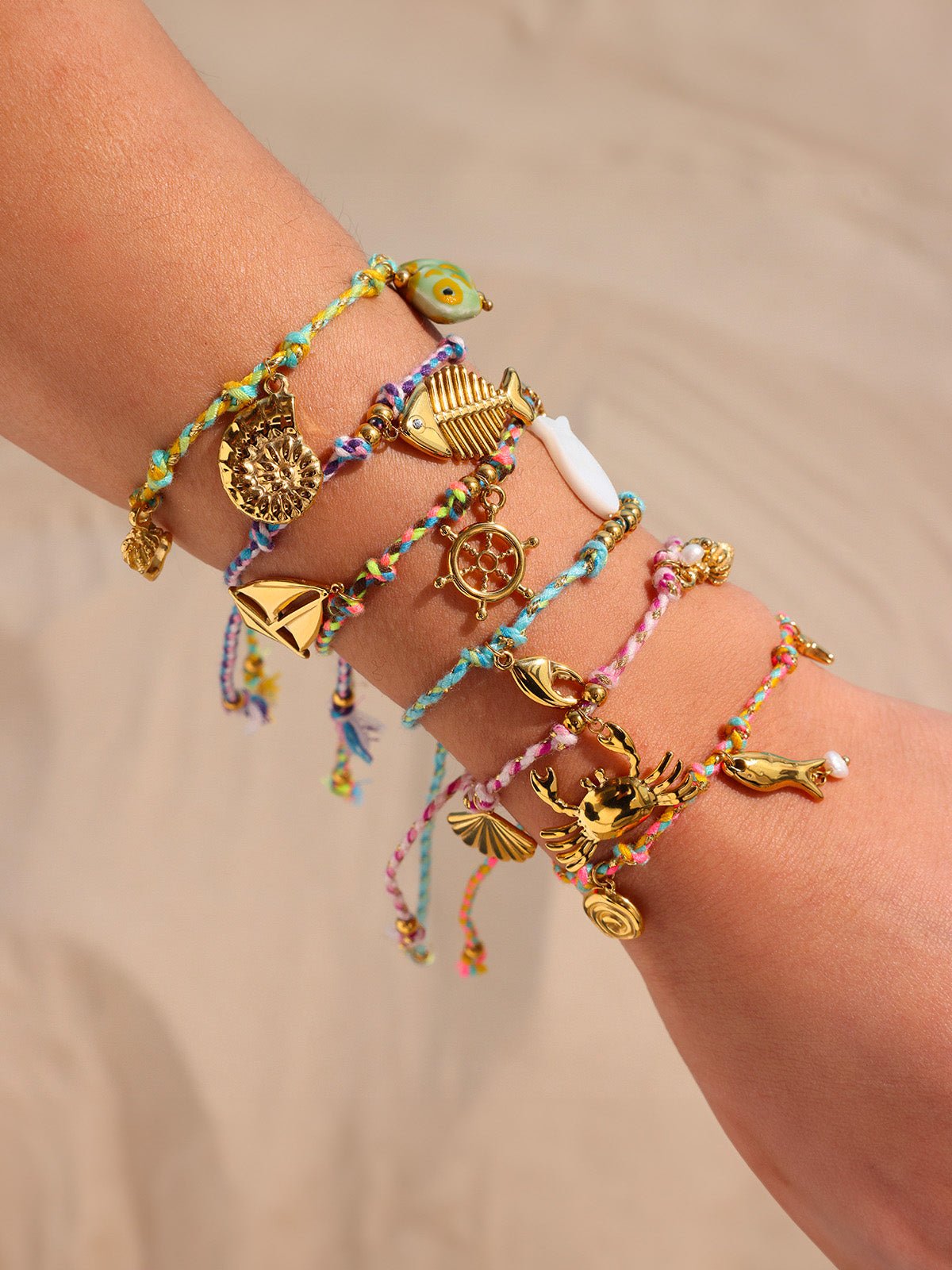 Bracelet cordon coloré, pendentif poisson, coquillage, crabe, ancre, été et plage, 18K doré, modèle Salomé - Bracelet - Style 1