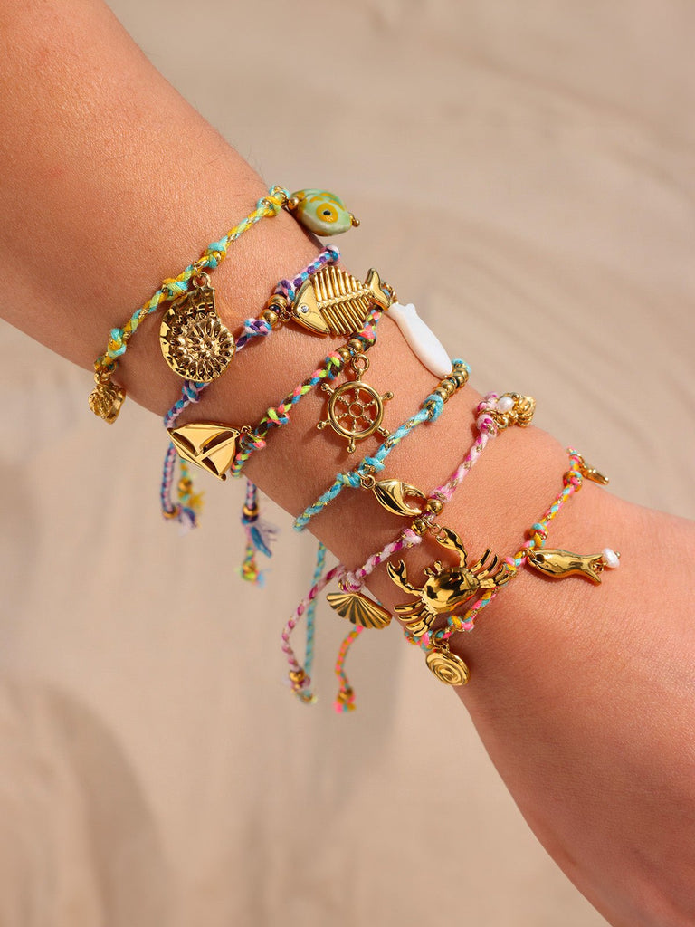 Bracelet cordon coloré, pendentif poisson, coquillage, crabe, ancre, été et plage, 18K doré, modèle Salomé - Bracelet - Style 1