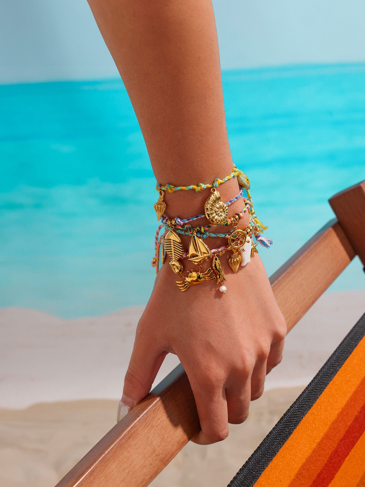 Bracelet cordon coloré, pendentif poisson, coquillage, crabe, ancre, été et plage, 18K doré, modèle Salomé - Bracelet - Style 1