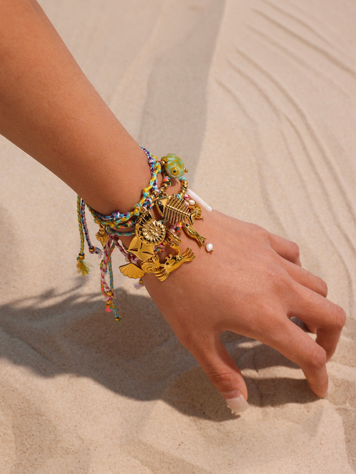 Bracelet cordon coloré, pendentif poisson, coquillage, crabe, ancre, été et plage, 18K doré, modèle Salomé - Bracelet - Style 1