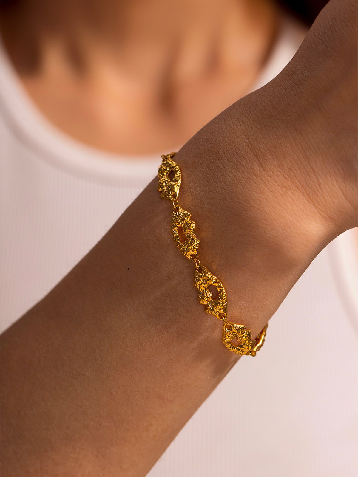 Bracelet femme, design géométrique, acier inoxydable, plaqué or 18K, fermoir mousqueton, modèle Amila - Bracelet - Or 16+5 cm