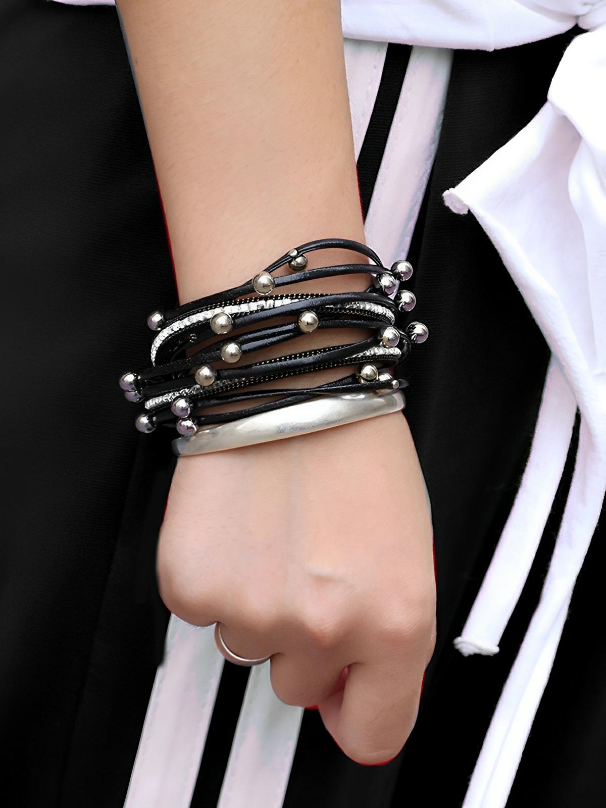 Bracelet femme multi - rangs simili vegan, perles, strass, fermoir magnétique, modèle Amelle - Bracelet - Noir