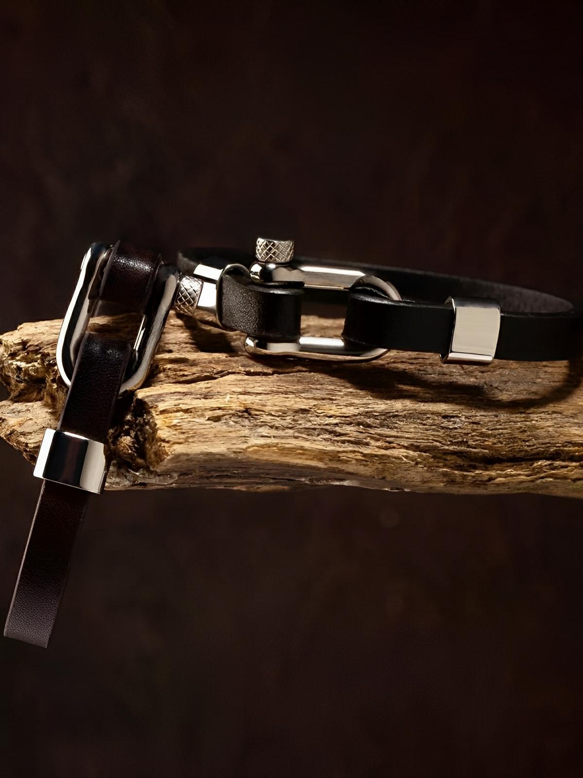 Bracelet homme en cuir noir, fermoir à manille, bijou tendance, modèle Gaston - Bracelet - Noir et argent S