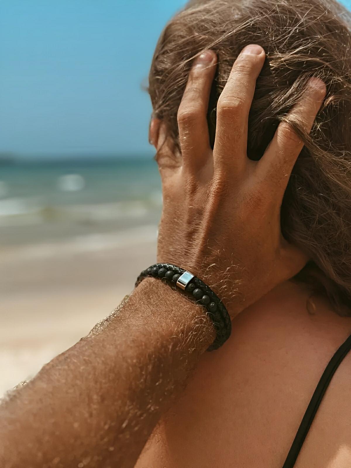 Bracelet homme en cuir tressé et perles de lave naturelle, à l'esthétique tendance, modèle Marvin - Bracelet - Pierre volcanique S