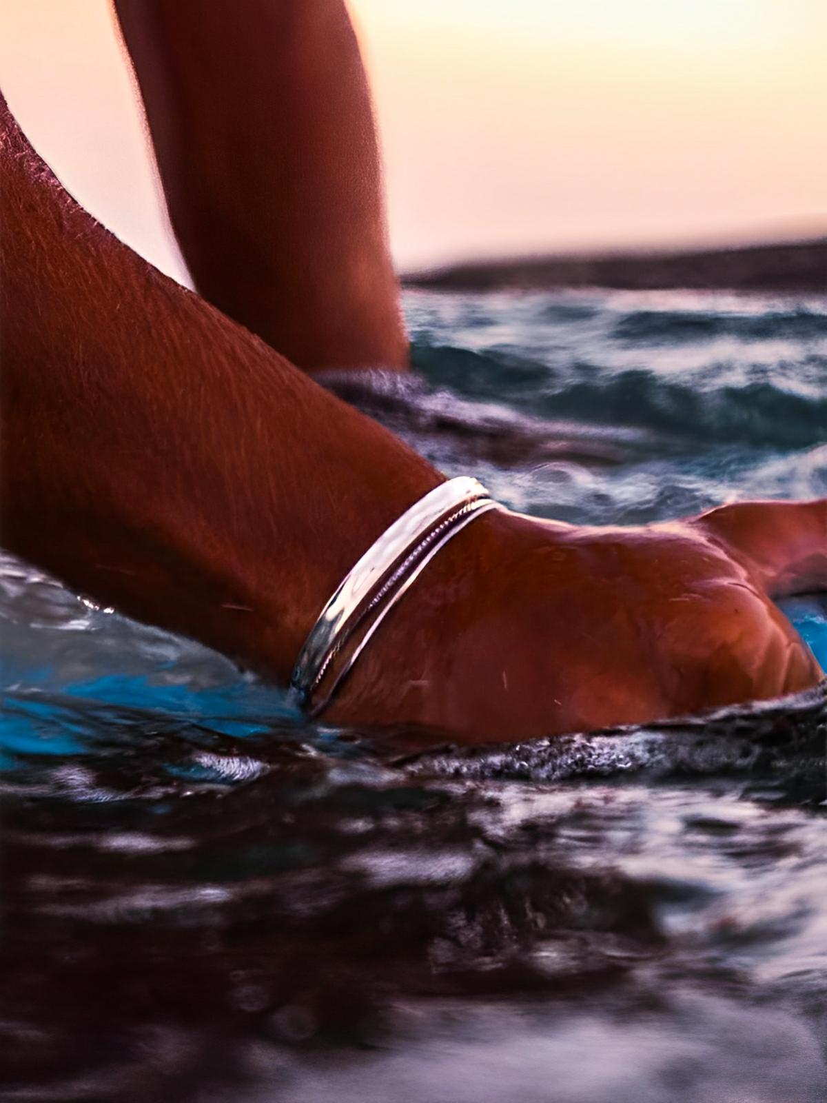 Bracelet jonc en acier inoxydable, finition miroir, design ouvert, modèle Lancelot - Bracelet - Argent S - M