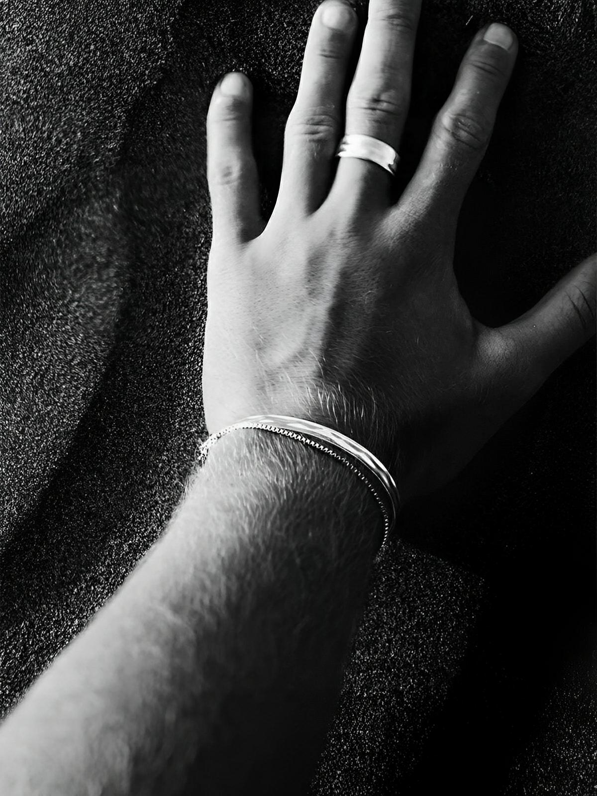 Bracelet jonc en acier inoxydable, finition miroir, design ouvert, modèle Lancelot - Bracelet - Argent S - M