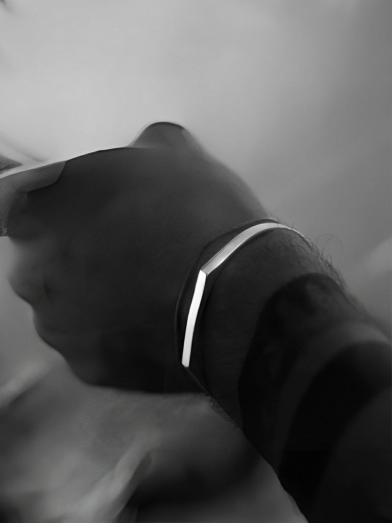 Bracelet jonc rigide géométrique, en acier inoxydable, finition miroir, minimaliste, modèle Dako - Bracelet - Argent S - M