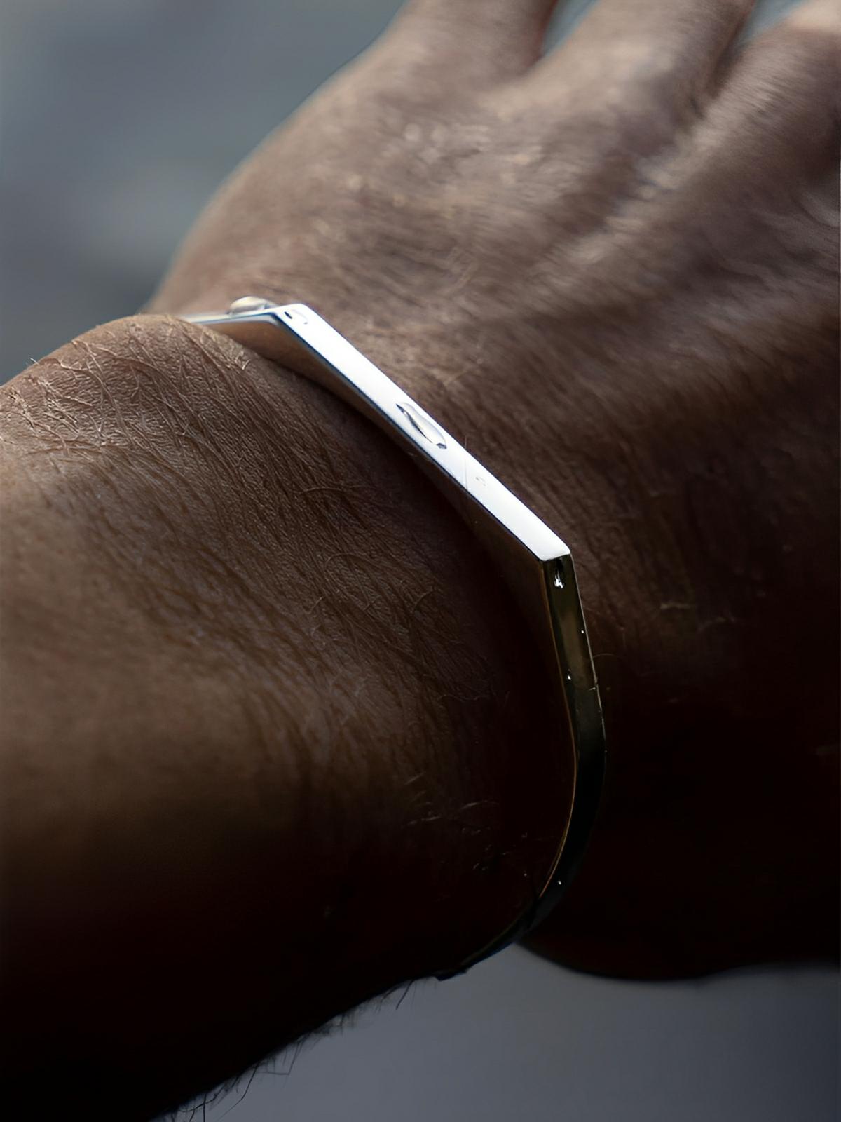 Bracelet jonc rigide géométrique, en acier inoxydable, finition miroir, minimaliste, modèle Dako - Bracelet - Argent S - M