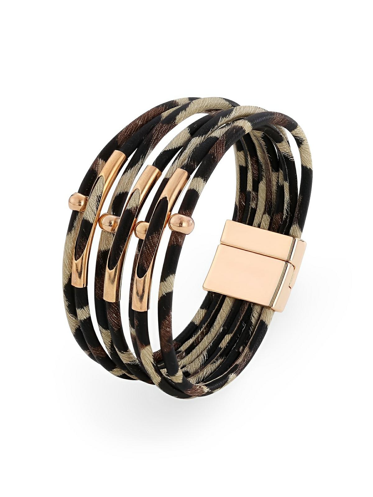 Bracelet magnétique multicouche en simili vegan avec imprimé léopard, perles et tube de cuivre incurvé, modèle Arnelle - Bracelet - Beige